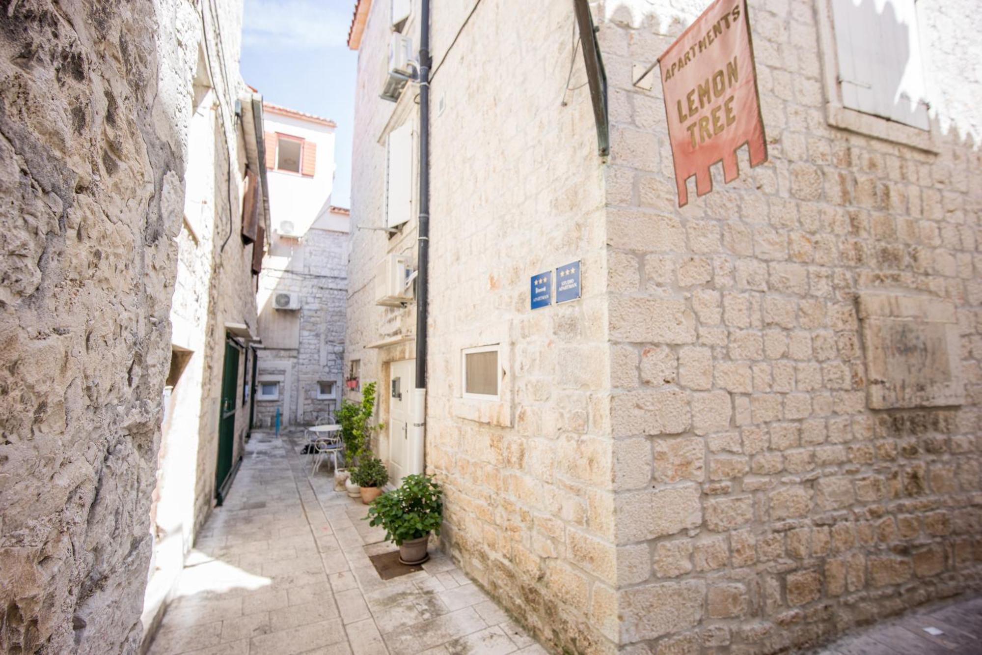 Tragos Lemon Tree Trogir Exterior foto