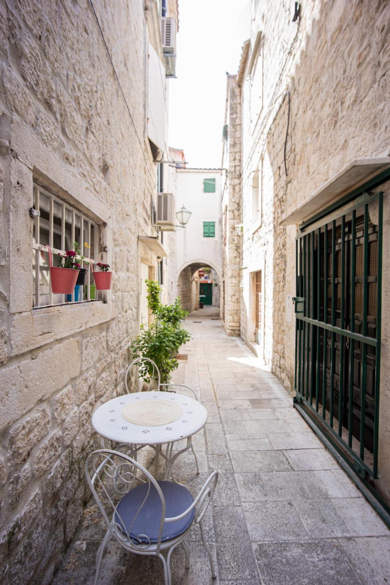 Tragos Lemon Tree Trogir Exterior foto
